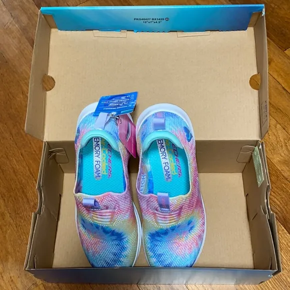Skechers Unisex-Child Ultra-Flex Groovin Vibes Rainbow Tie Dye Sneaker sz 4 NWT