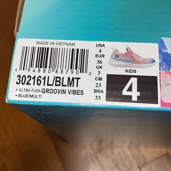 Skechers Unisex-Child Ultra-Flex Groovin Vibes Rainbow Tie Dye Sneaker sz 4 NWT