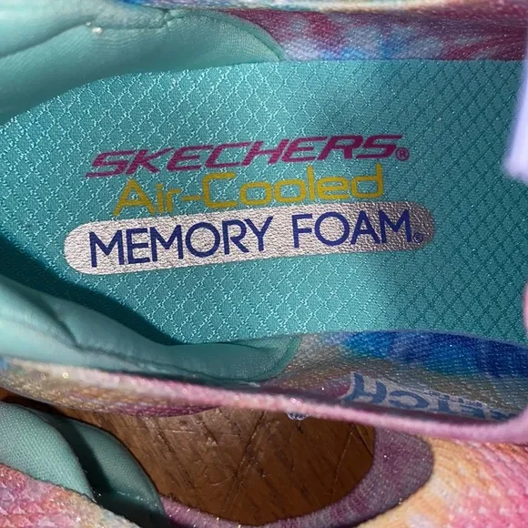 Skechers Unisex-Child Ultra-Flex Groovin Vibes Rainbow Tie Dye Sneaker sz 4 NWT