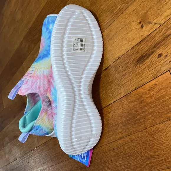 Skechers Unisex-Child Ultra-Flex Groovin Vibes Rainbow Tie Dye Sneaker sz 4 NWT
