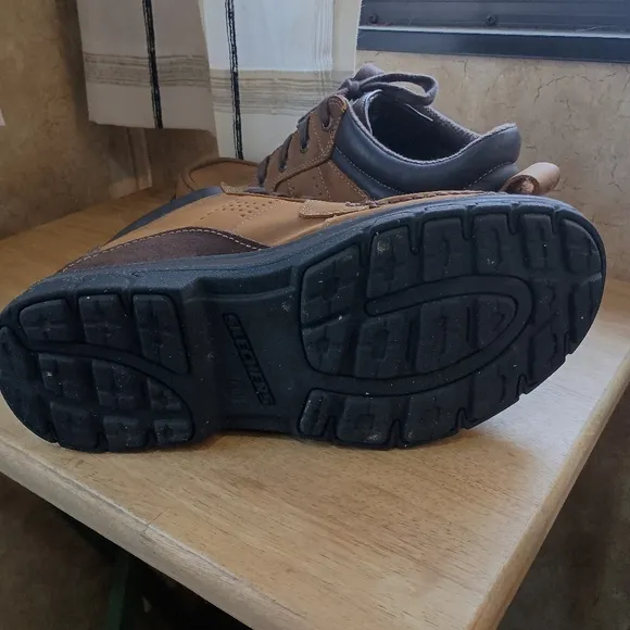 Skechers Waterproof Brown Leather Relaxed Fit Memory Foam Extra Wide 8.5
