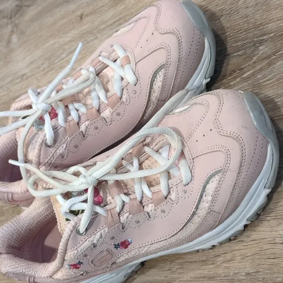 Skechers Women's Pink Floral Sneakers size 8.5