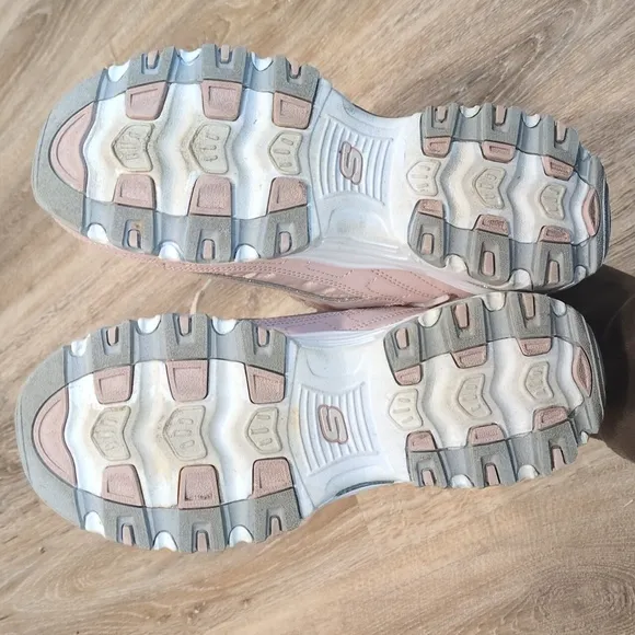 Skechers Women's Pink Floral Sneakers size 8.5
