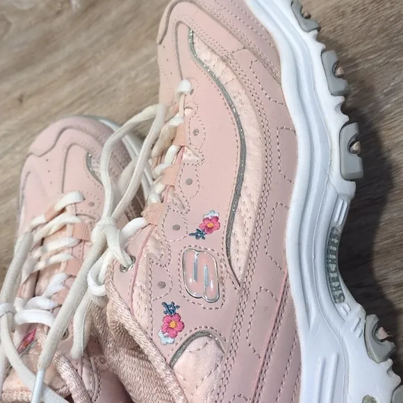Skechers Women's Pink Floral Sneakers size 8.5