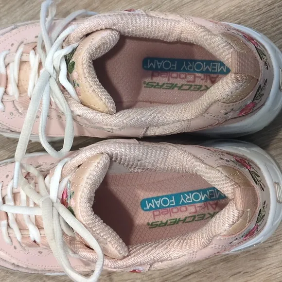Skechers Women's Pink Floral Sneakers size 8.5