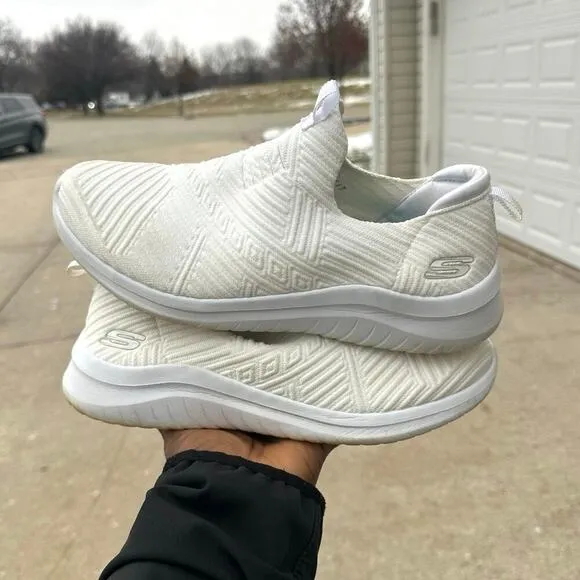 Skechers Women's Ultra Flex Shoes With Air Cooled Memory Foam Size 10 White