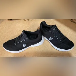 Sketchers: men’s black n white size 11 active wear,sporty gym, trainer sneakers.
