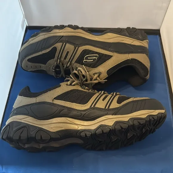 Sketchers men’s memory foam shoes, size 12