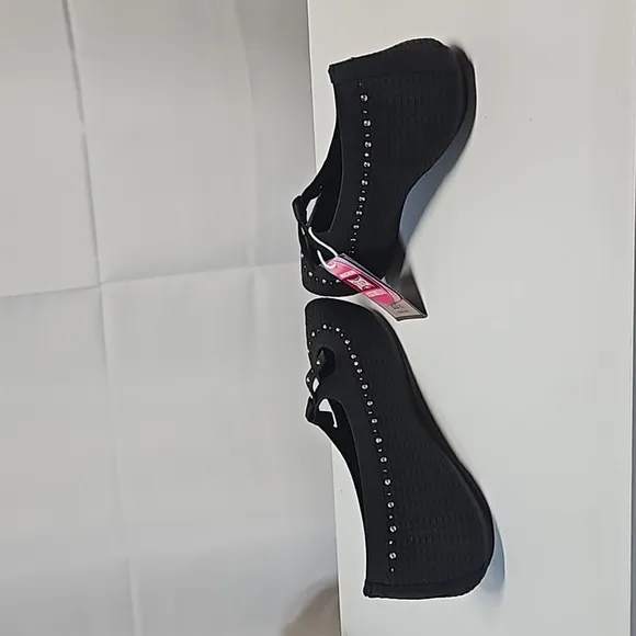 Sketchers NWT Black Shoes Sz 9.5