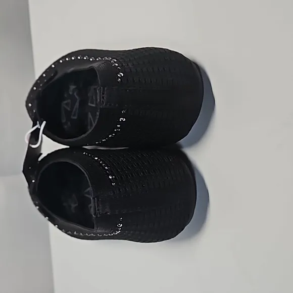 Sketchers NWT Black Shoes Sz 9.5