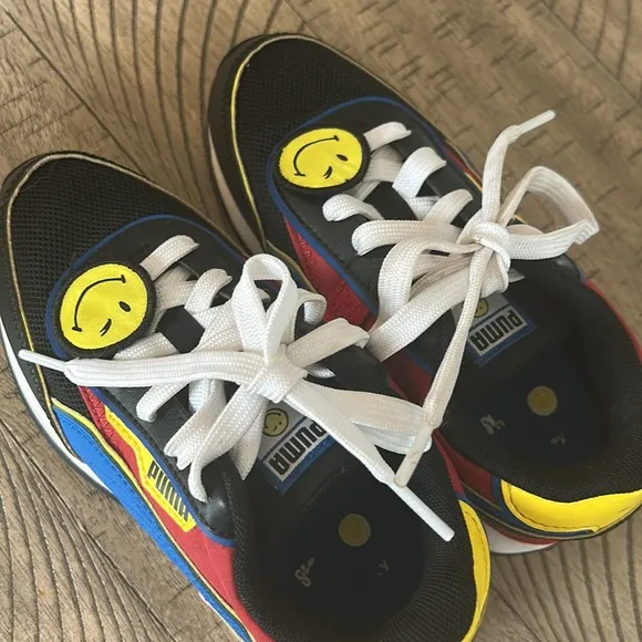Smile 😃 wink 😉 Puma Future Rider SW PS Smiley 🌎 Kids Running 🏃 US Lids Size 1C