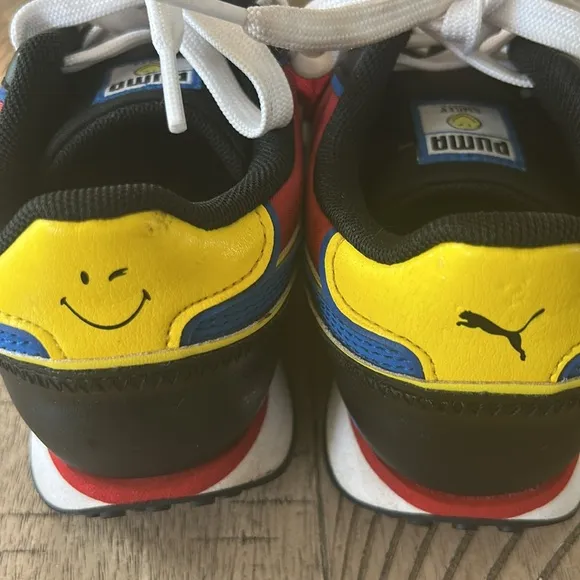 Smile 😃 wink 😉 Puma Future Rider SW PS Smiley 🌎 Kids Running 🏃 US Lids Size 1C