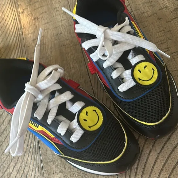 Smile 😃 wink 😉 Puma Future Rider SW PS Smiley 🌎 Kids Running 🏃 US Lids Size 1C