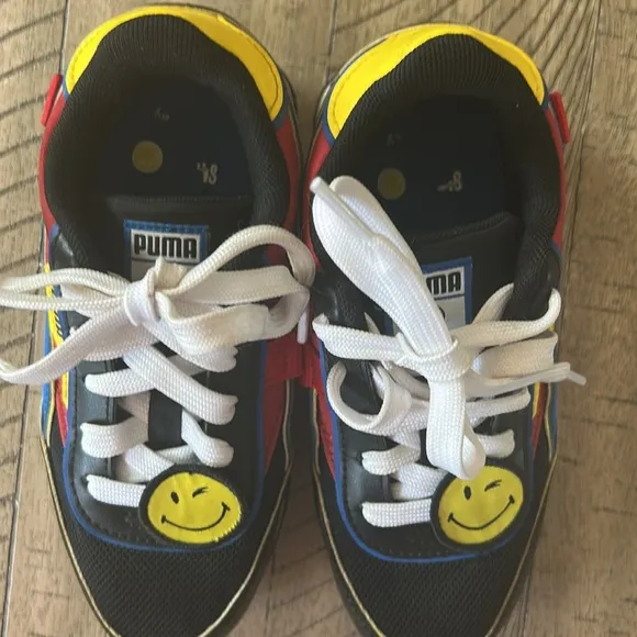 Smile 😃 wink 😉 Puma Future Rider SW PS Smiley 🌎 Kids Running 🏃 US Lids Size 1C