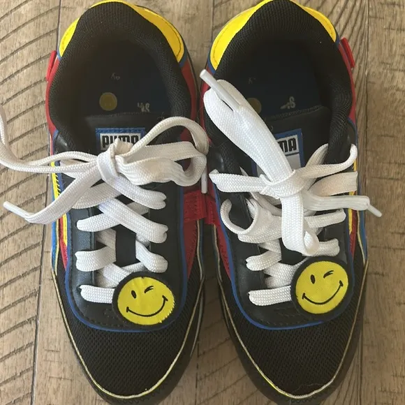 Smile 😃 wink 😉 Puma Future Rider SW PS Smiley 🌎 Kids Running 🏃 US Lids Size 1C