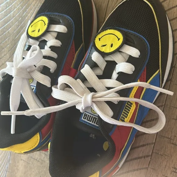 Smile 😃 wink 😉 Puma Future Rider SW PS Smiley 🌎 Kids Running 🏃 US Lids Size 1C