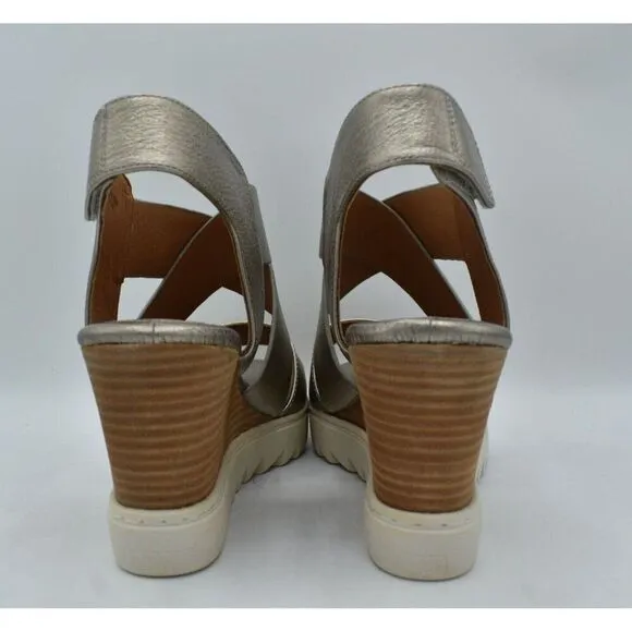 Sofft Womens Size 9.5 Uxley Grey Gold Metallic Leather Wedge Sandals Shoes
