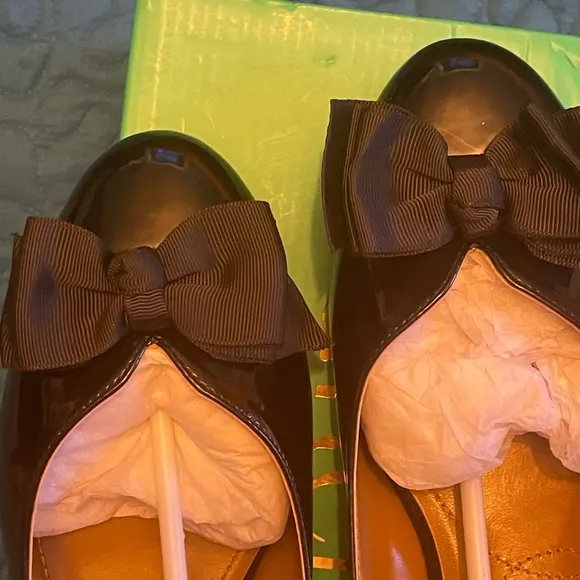 Solid black patent J Renée bow low pumps heels shoes, size 9.5 W