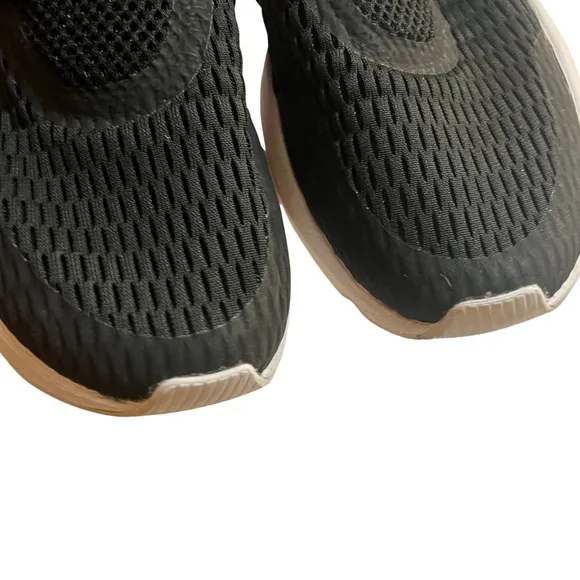 Sorel Black Kinetic Slip-On Sneakers Size 8.5 Athleisure Sporty Comfort Walking