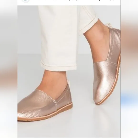 SOREL  ELLA SLIP-ON METALLIC PIlegant  Shoes rose gold siz 8.5 New condition.