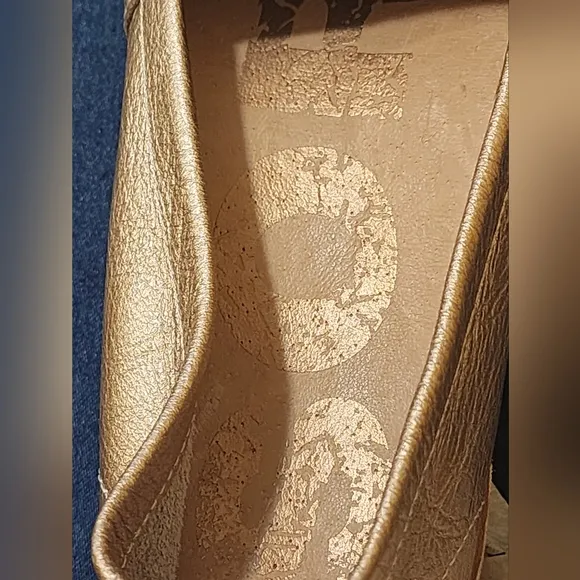SOREL  ELLA SLIP-ON METALLIC PIlegant  Shoes rose gold siz 8.5 New condition.