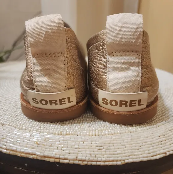 SOREL  ELLA SLIP-ON METALLIC PIlegant  Shoes rose gold siz 8.5 New condition.