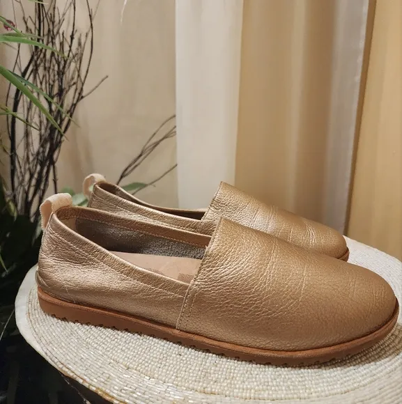 SOREL  ELLA SLIP-ON METALLIC PIlegant  Shoes rose gold siz 8.5 New condition.