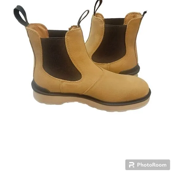 Sorel Hi-Line Chelsea Boots. NWT. Size 9.5