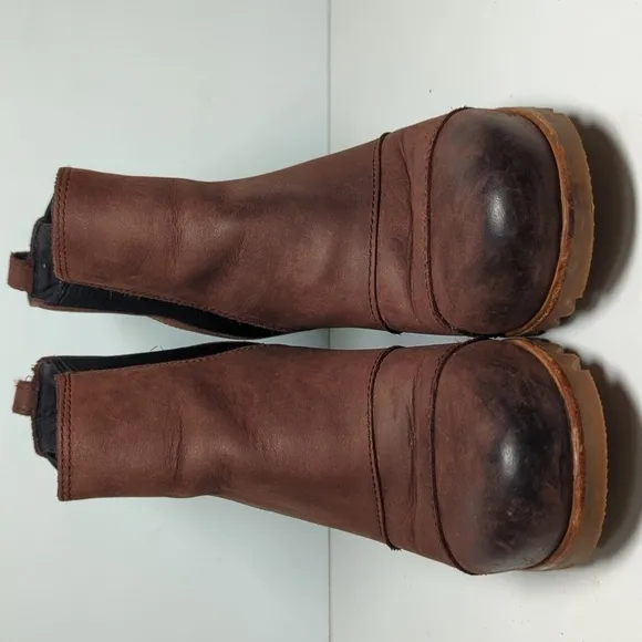Sorel Lea hidden wedge Chelsea leather ankle boots womans size 8 EU 39
