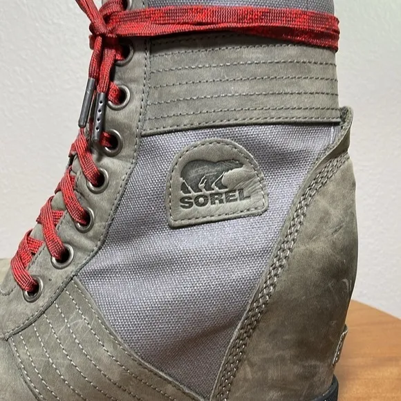 Sorel Lexie Wedge Boots Quarry Red Laces Lug Sole size 10