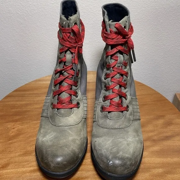 Sorel Lexie Wedge Boots Quarry Red Laces Lug Sole size 10