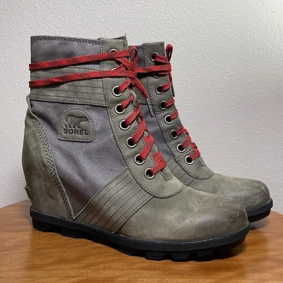 Sorel Lexie Wedge Boots Quarry Red Laces Lug Sole size 10