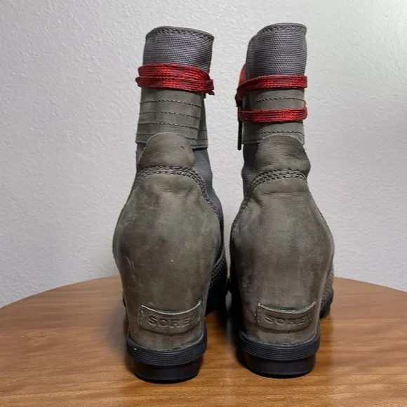 Sorel Lexie Wedge Boots Quarry Red Laces Lug Sole size 10