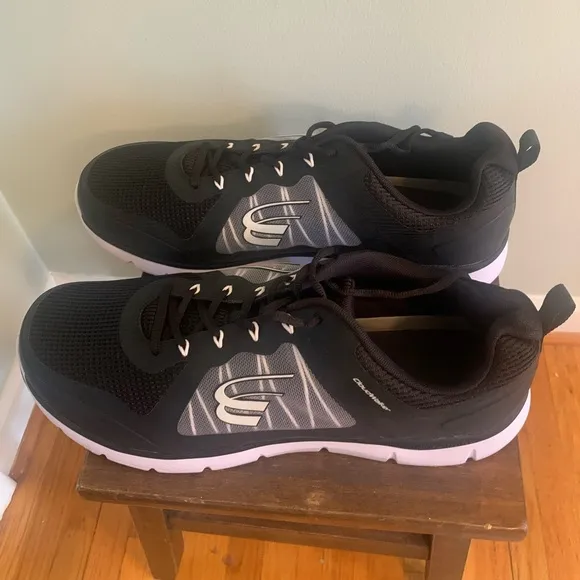 Spira cloud walker black/white wave spring sneakers, size 15-6E..