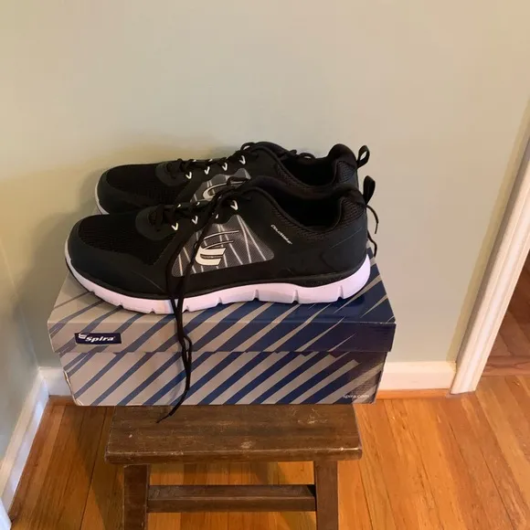 Spira cloud walker black/white wave spring sneakers, size 15-6E..