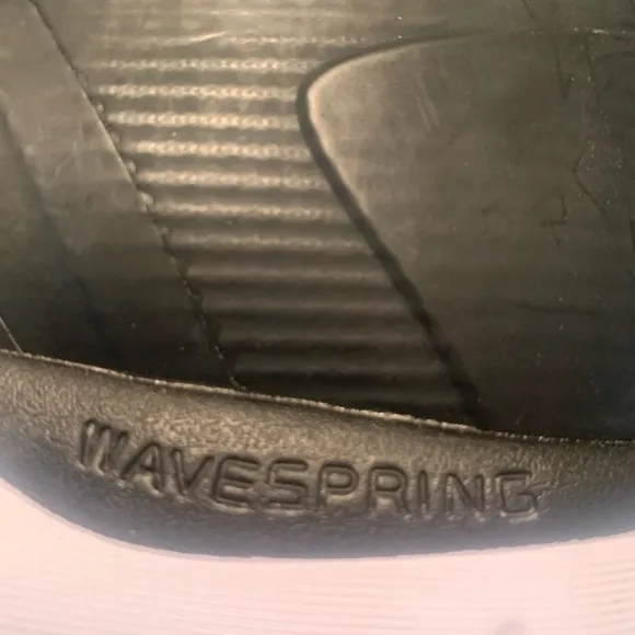 Spira cloud walker black/white wave spring sneakers, size 15-6E..
