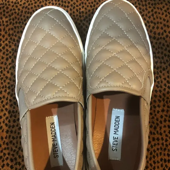 Steve Madden Endell Slip-on Shoes