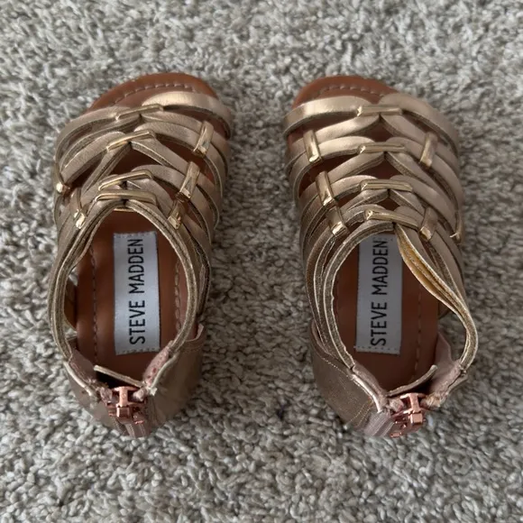 Steve Madden Toddler girls gladiator style rose gold sandals shoes size 6