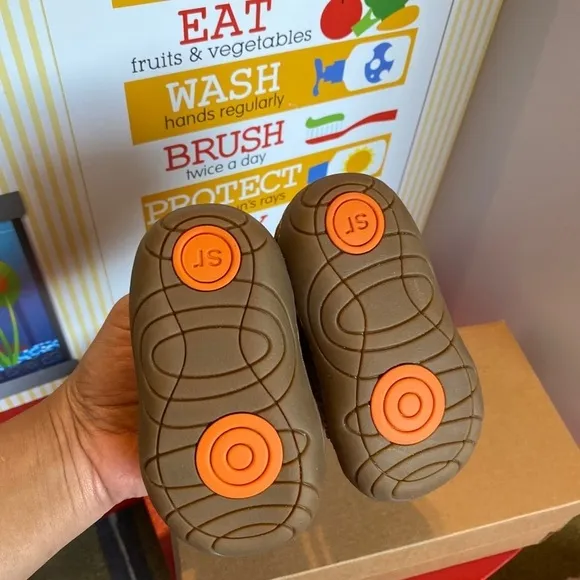 Stride rite memory foam baby shoes size 3
