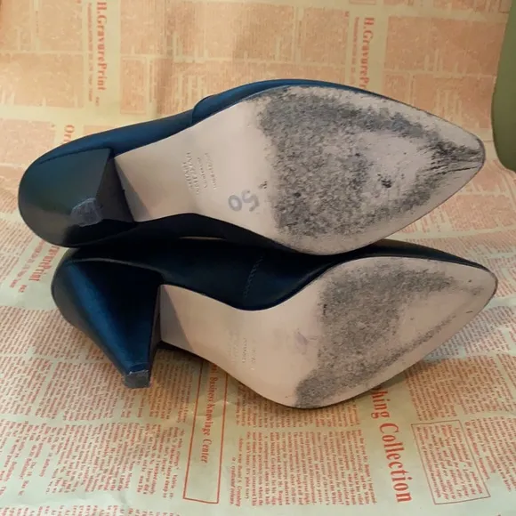 Stuart Weitzman atomic Slip on boots size 7 black