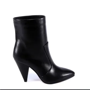 Stuart Weitzman atomic Slip on boots size 7 black