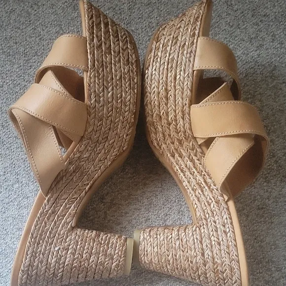 Stuart Weitzman Tan Women's Sandals Size 8