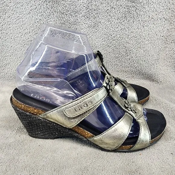 Taos Shoes Womens Size 8 Antique Gold Leather Slip On Wedge Sandals
