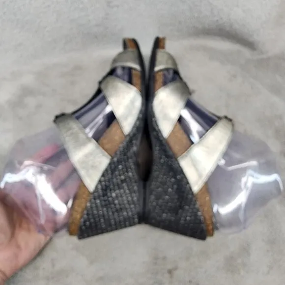 Taos Shoes Womens Size 8 Antique Gold Leather Slip On Wedge Sandals