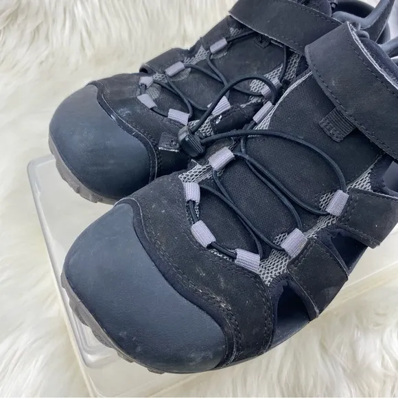 TEVA HIKING SANDALS SIZE 10 MAN
