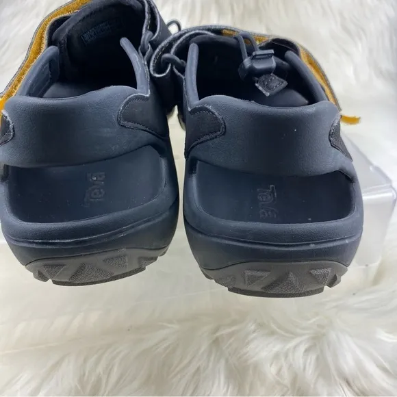 TEVA HIKING SANDALS SIZE 10 MAN