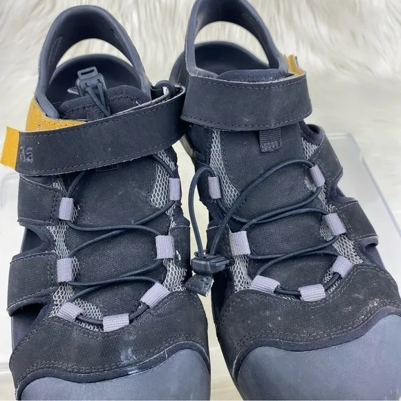TEVA HIKING SANDALS SIZE 10 MAN