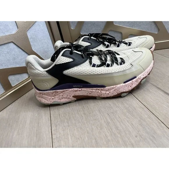 The North Face Vectiv Taraval Trail Hiking Shoes Sneakers Size 11 women