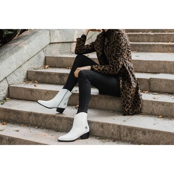 Thursday Boot Sedona Country White Boots Womens Sz 9.5 / 41 Leather Bootie NEW