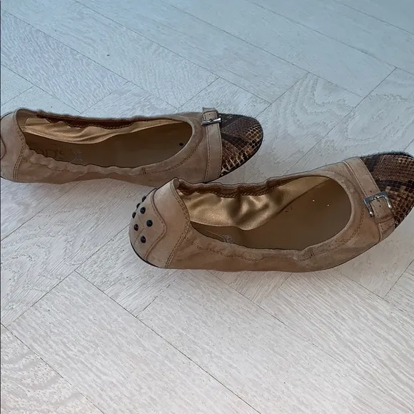 Tods Suede Women shoes size 38 ballet flat elastic